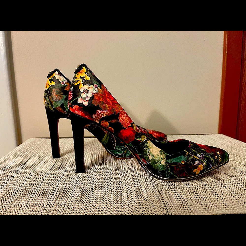 Elliott Lucca pumps